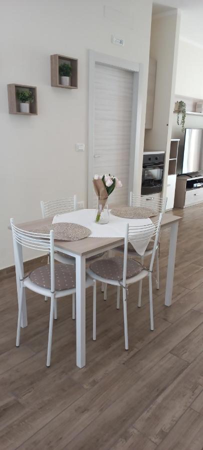 La Casa Di Carla Apartment เปสการา ภายนอก รูปภาพ